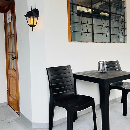 Tiny Apartment In The City Rooftop Terrace Баньос Экстерьер фото